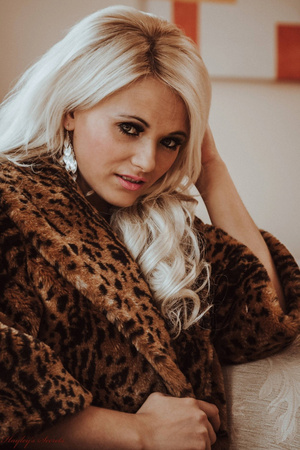 Emma Lou in Hayleys Secrets set Modern Chic