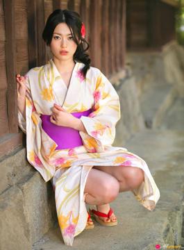 Ako Masuki in All Gravure set Traditional