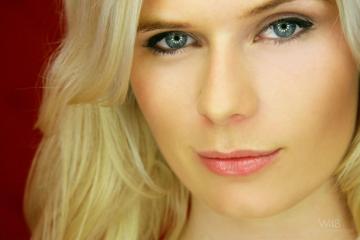 Lynn Kross in Watch4Beauty set CASTING Lynn Kross