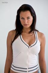 Mina in Morey Studio set All Natural