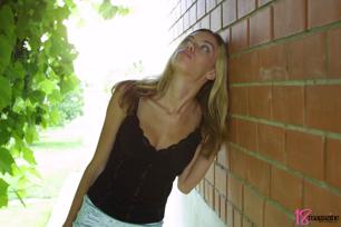 Sofia in 18 Magazine set Brick wall