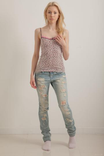 Scantilla H in Stunning 18 set Ripped Jeans