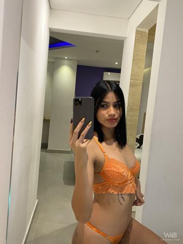 Sofia in Watch 4 Beauty set Just For You