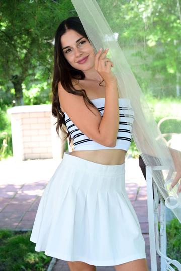 Alina in Metart set Breezy Day