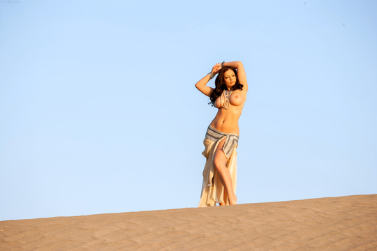 Aria Giovanni in Holly Randall set Sand Dunes Remastered