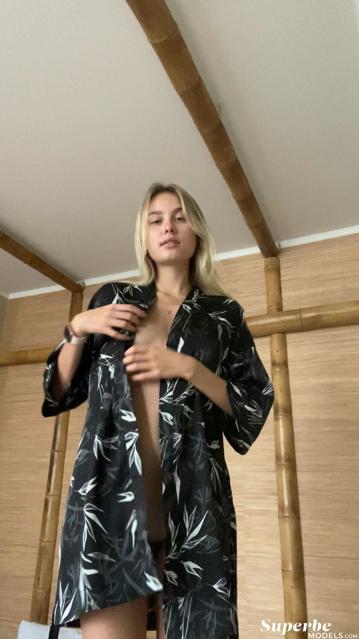 Sophia Blum in Superbe set Sophia Blum