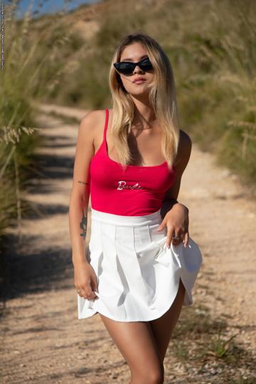 Shaky in Photodromm set Headland