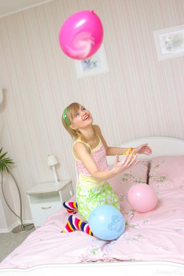 Cindy B in Stunning 18 set Cindy Balloons