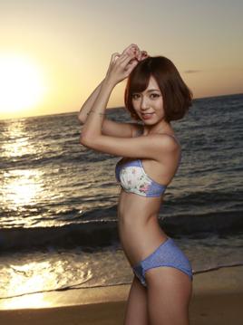 Aino Kishi in All Gravure set Falling Sun