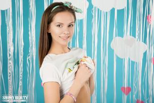 Lanna in Showy Beauty set Blue Sky